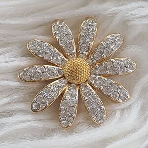 Vintage Swarovski Gold Tone Flower/Daisy Brooch